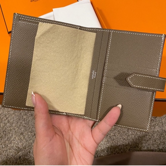 ⭐️New⭐️ Hermes Bearn Compact Wallet - Picture 4 of 5